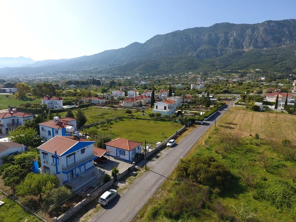 Pomegranate Cottage 1 Double Bedroom With Spectacular Mountain Sea View