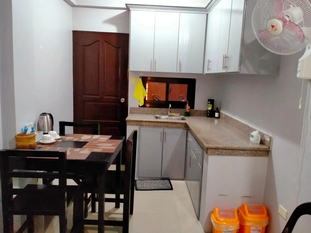 V.F. Riton Apartelle