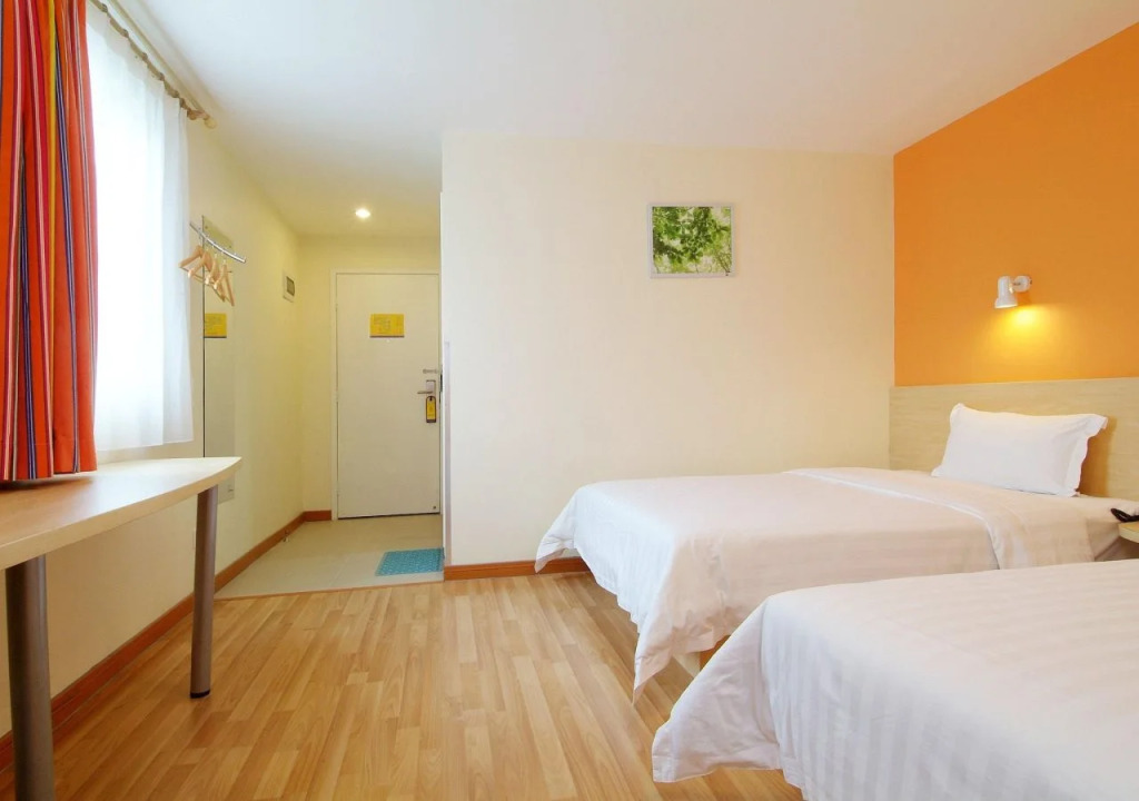 7 Days Inn Shanghai Hongqiao Airport and National Convention Center Branch