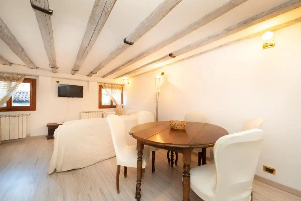Heart of Venice White House Rialto Wi-Fi 1GBs