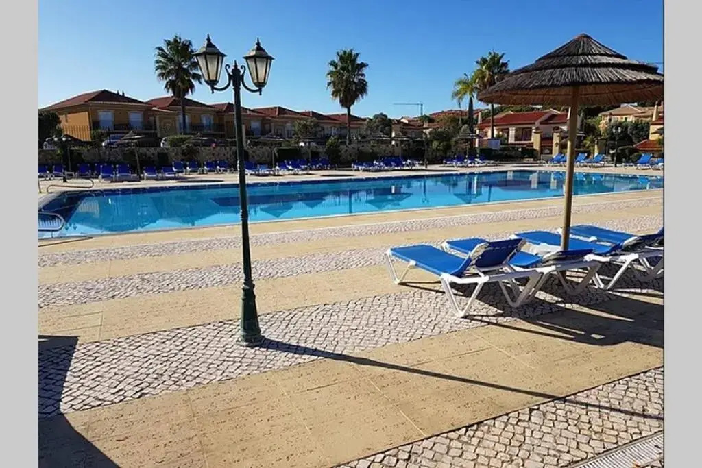 Luxury apartment with free use of pool, gym and spa