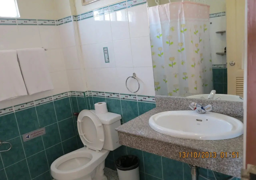 Richman Poorman Guesthouse