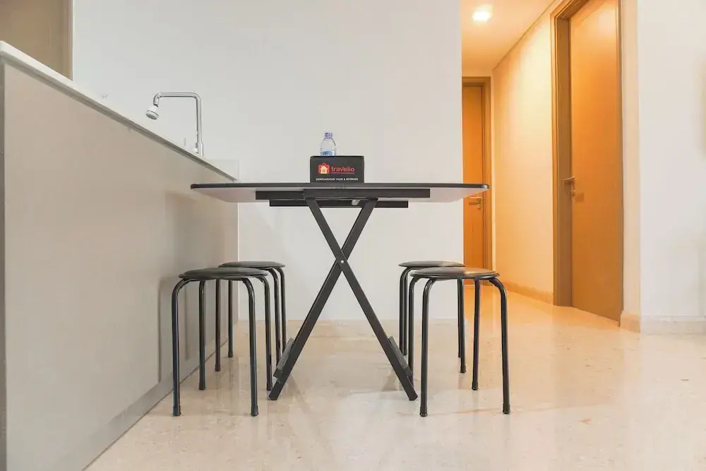Serene And Best Location 2Br Gold Coast Apartment