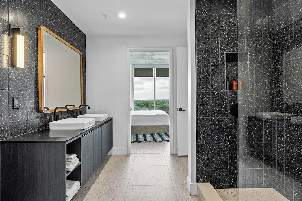 Rainey St 1BR | Heated Pool | Gym | Bar | DT ATX