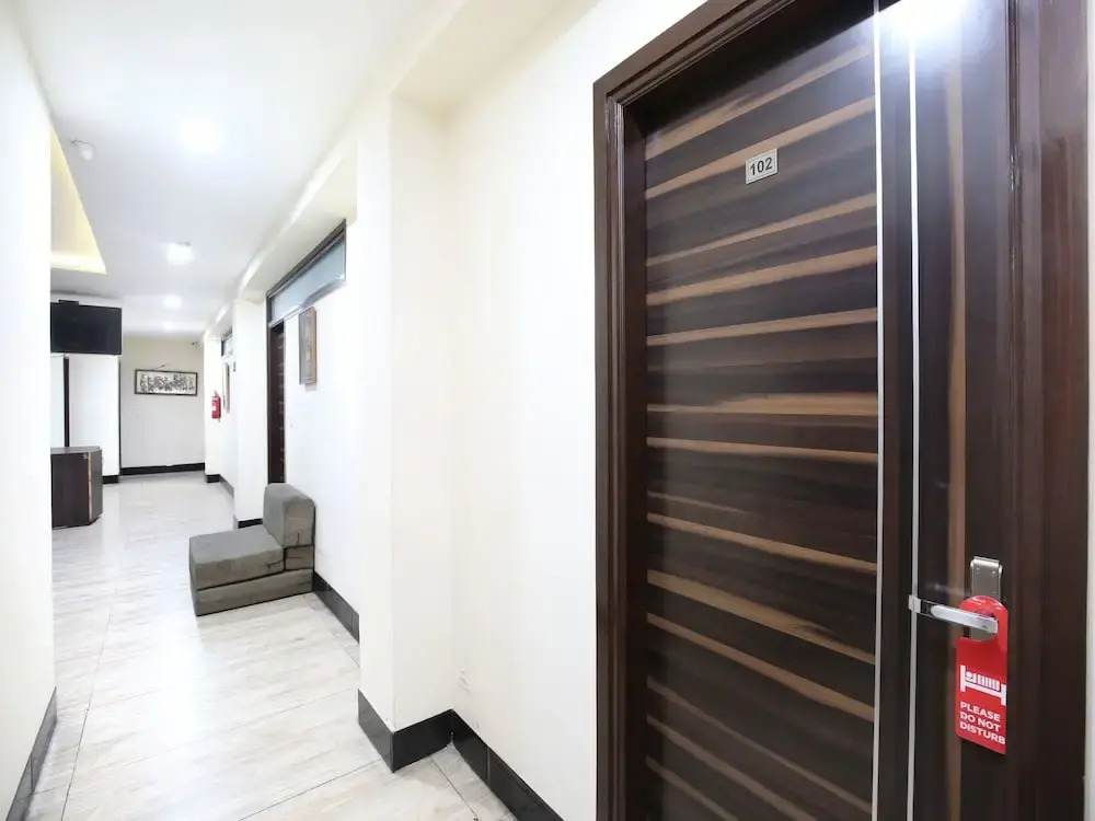 OYO 15030 Hotel ESS PEE Grand