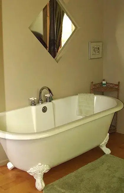 Wisteria Honeymoon Cottage