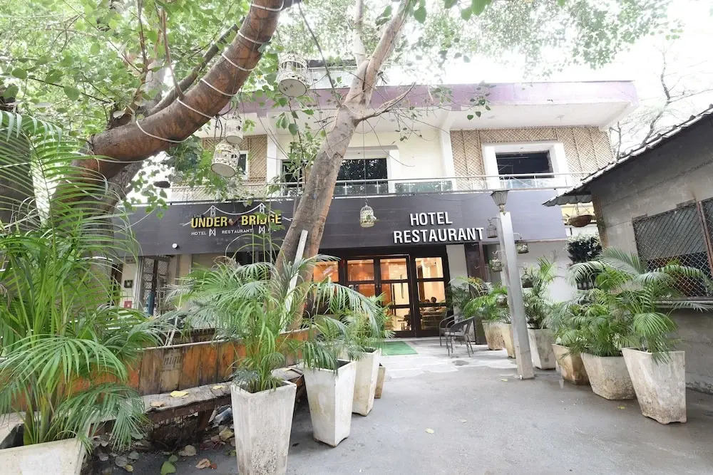 OYO Flagship 5383 Hotel Under Bridge Inn