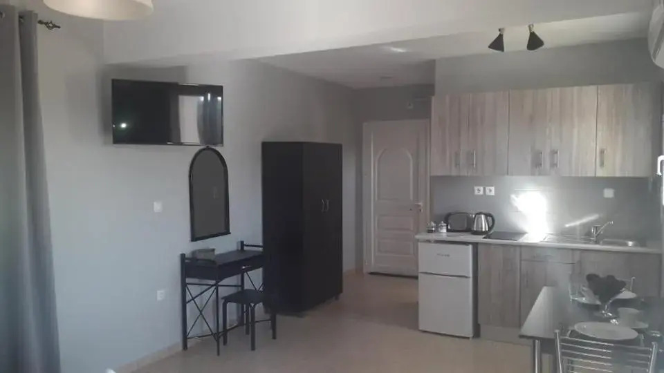 Rodanthy Studios IV
