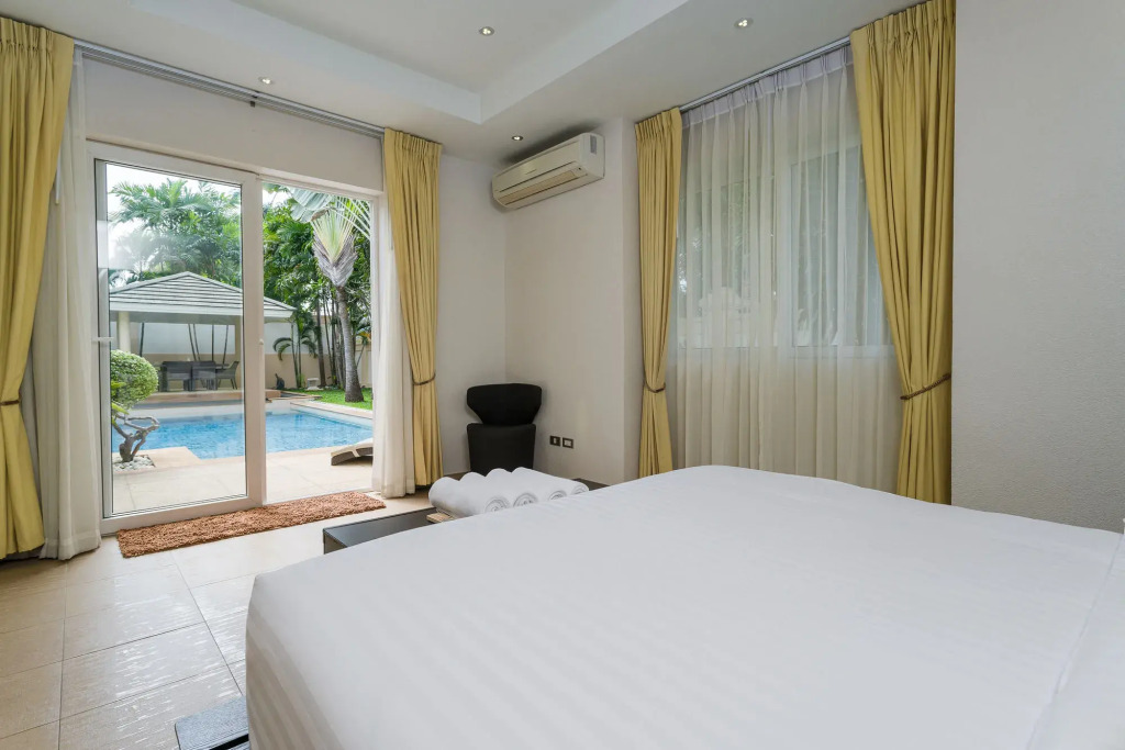 Luxury Pool Villa SRV