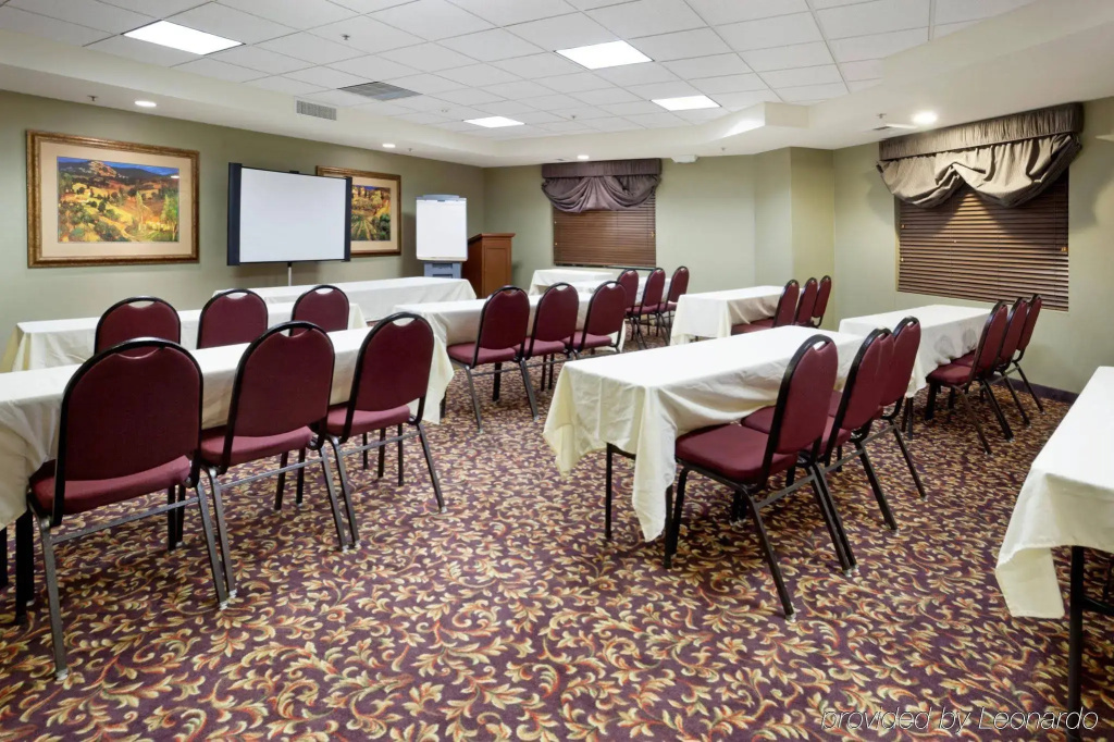 Holiday Inn Express & Suites Marina - Monterey Bay Area by IHG