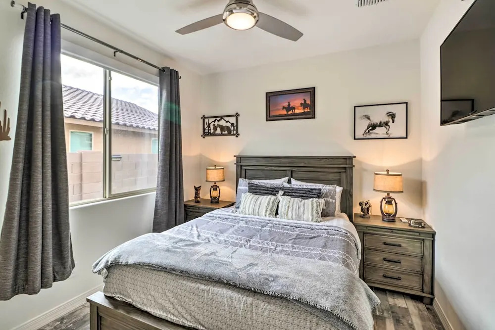Heated Pool + Putting Green: Goodyear Retreat