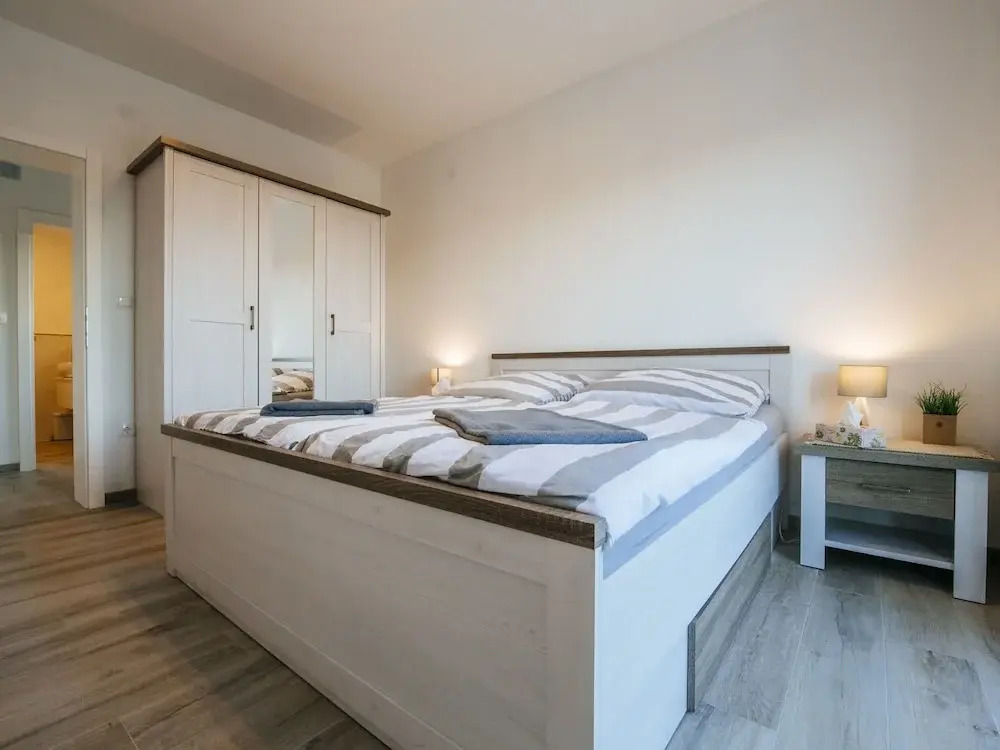Luxurious Villa Near Vir With Swimming Pool
