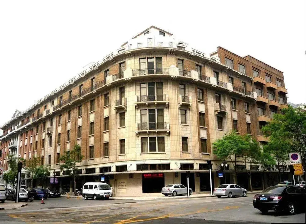 Tianjin First Hotel (Xiao Bai Lou Five Avenue Tourist Area)