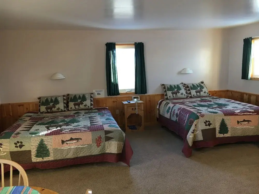 Tenderfoot Cabins & Motel