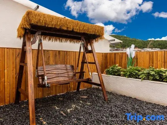 Mountain Thousands of Miles · Utopia Villa | Yunxiu Four Seasons · Oxygen-Rich Scenic Hotel