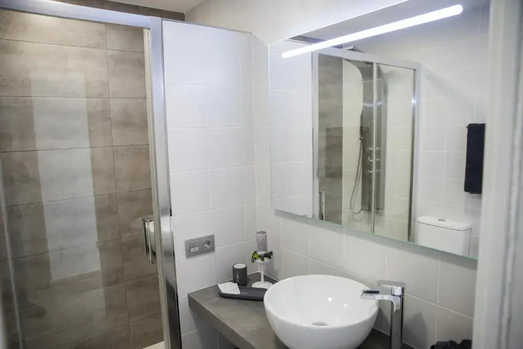 Spacious 200 sq.m. penthouse with sea view terraces