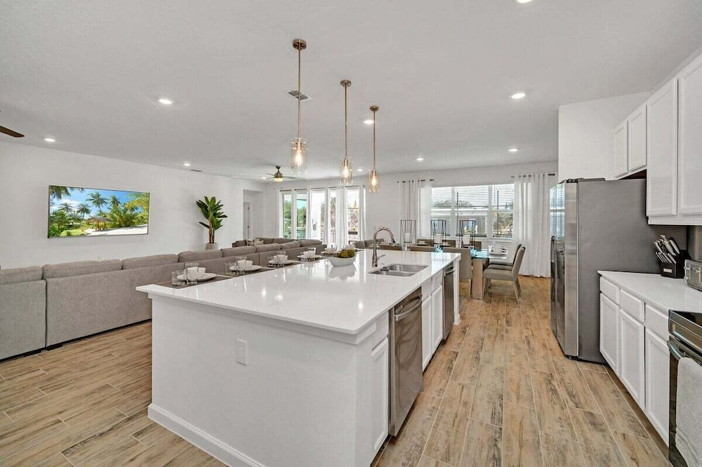 2525 Shanti Amazing 15 Suites Mansion