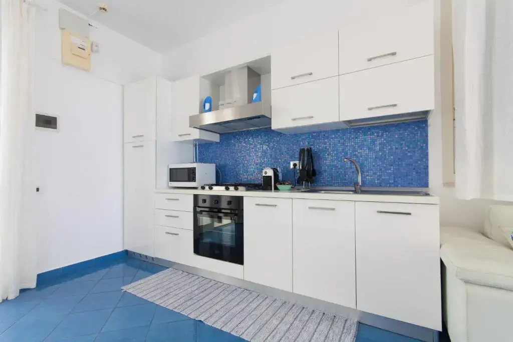 3 bedrooms appartement at Piano di Trappeto 1 m away from the beach with sea view furnished terrace and wifi