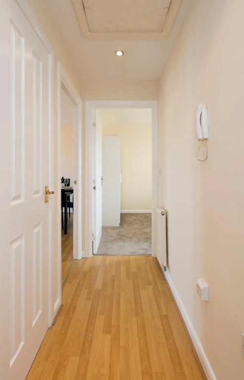 Birmingham Solihull, Short Stay Contractors HS2 NHS Medical Students Modern 2 Bed 2 Bathroom Apartment Dedicated Parking Close to NEC Coleshill