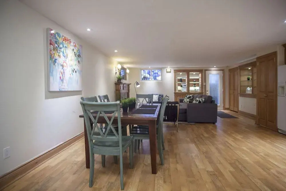 Stunning 1BR Basement Apt - King Size