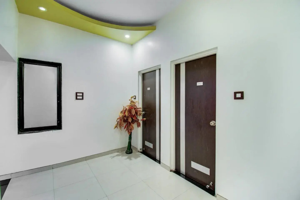 OYO 11548 Hotel Mrunal Palace