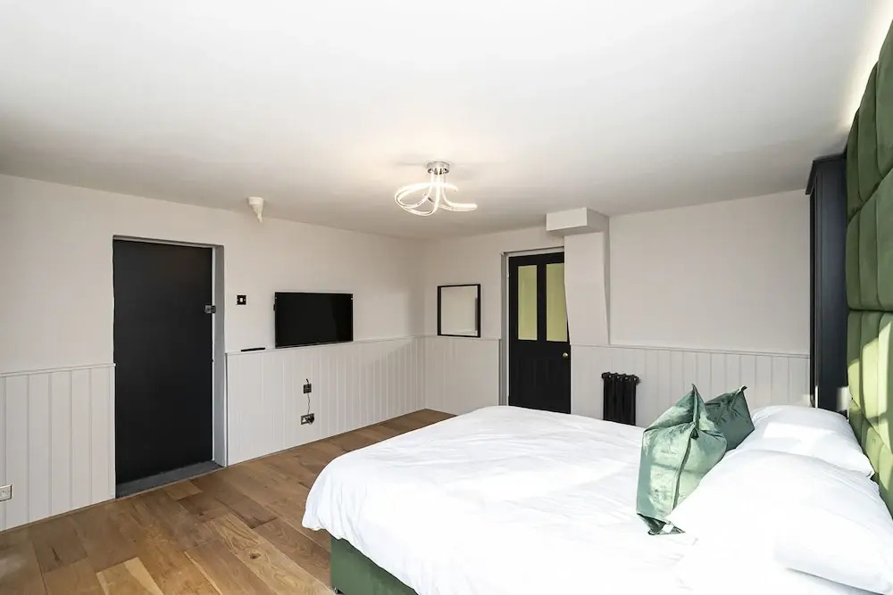 Pages Hotel and Guesthouse