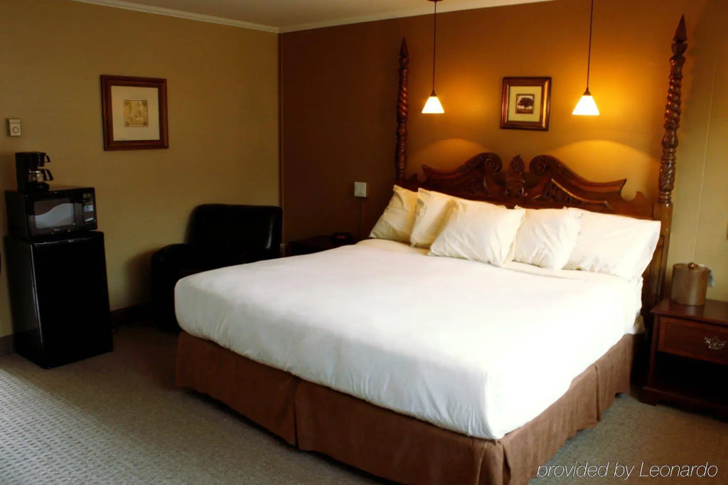 Red Roof Inn and Suites Herkimer
