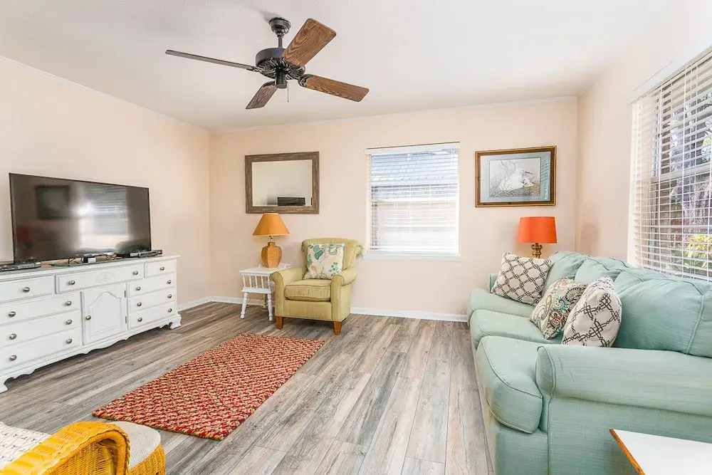 1055 College by Hodnett Cooper