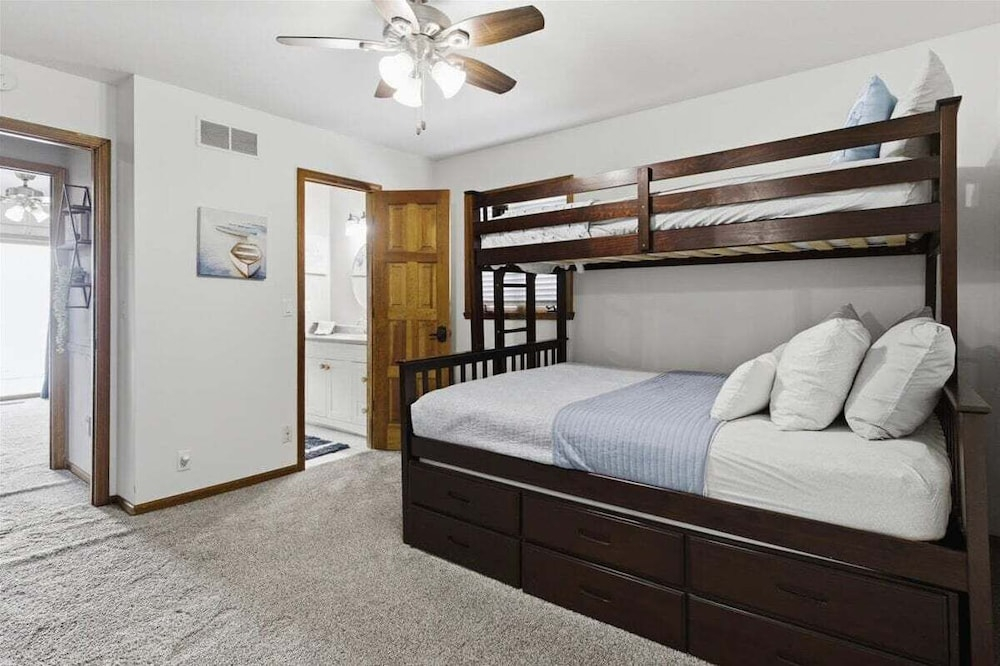 Lakefront Home w/ Private Dock, Slip, Kayaks & Paddleboards at the 7mm