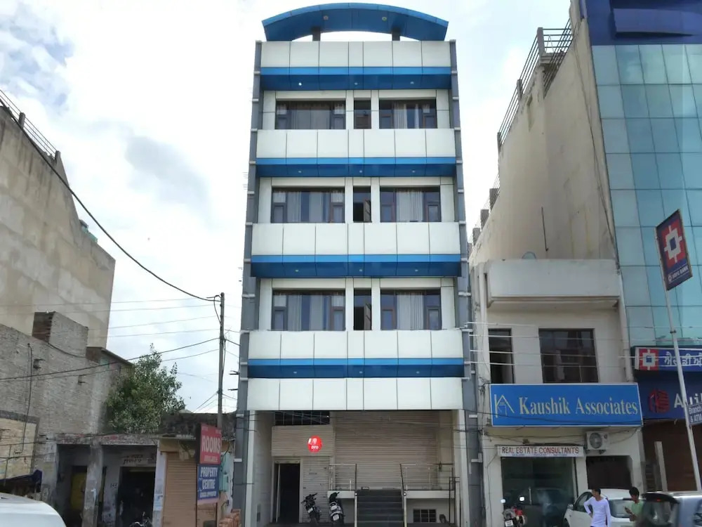 Motel Divine by OYO Rooms