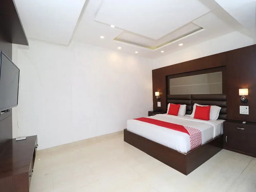 OYO 29950 Hotel Ml Pride