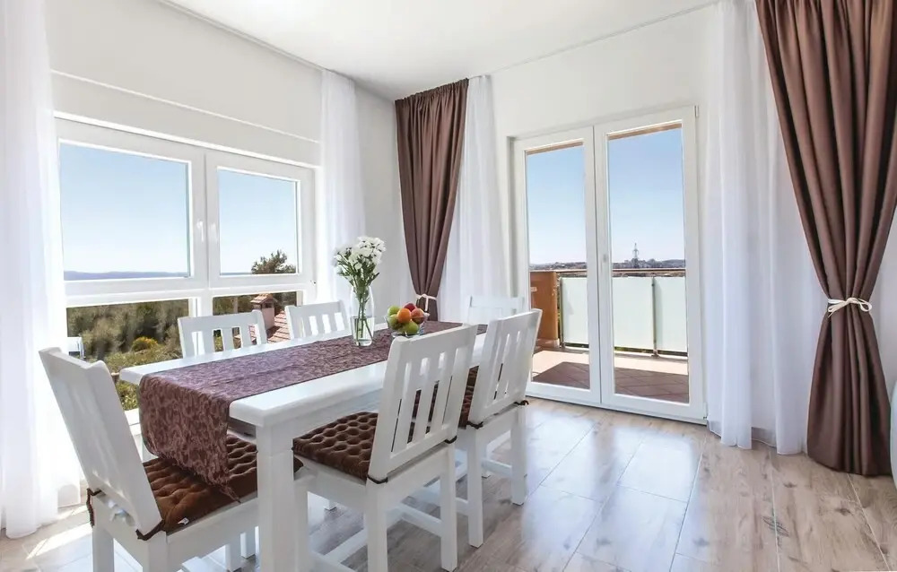 Beautiful Home In Mravince With Sauna