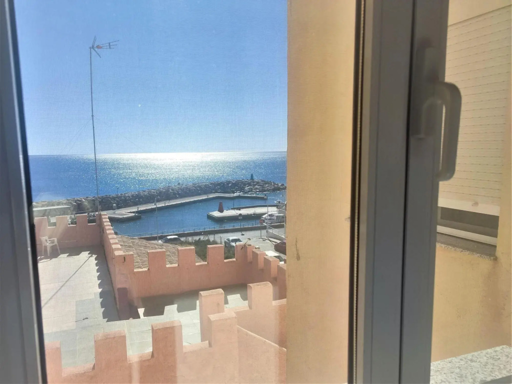 Apartment near the beach with sea views