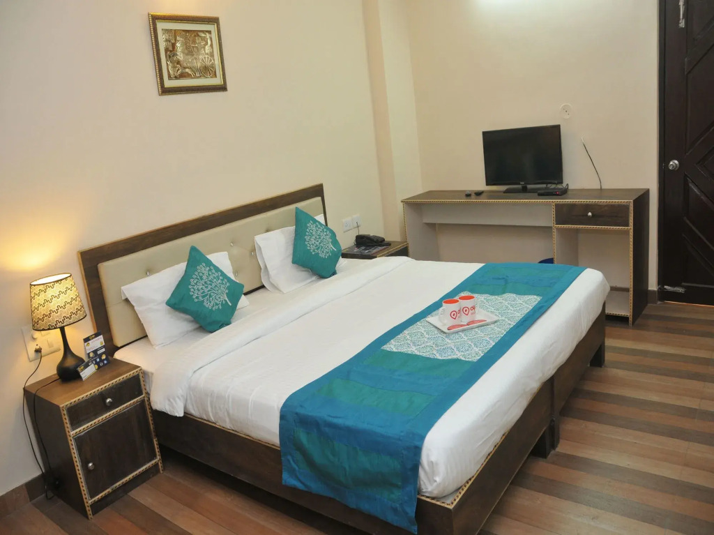 Season 4 by OYO Rooms