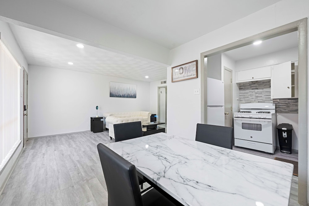 Leandro Apartments