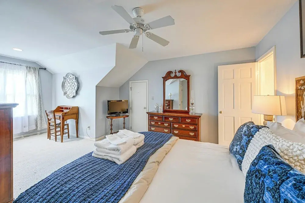 < 1 Mi to Marina: Ford Mountain Retreat w/ Deck