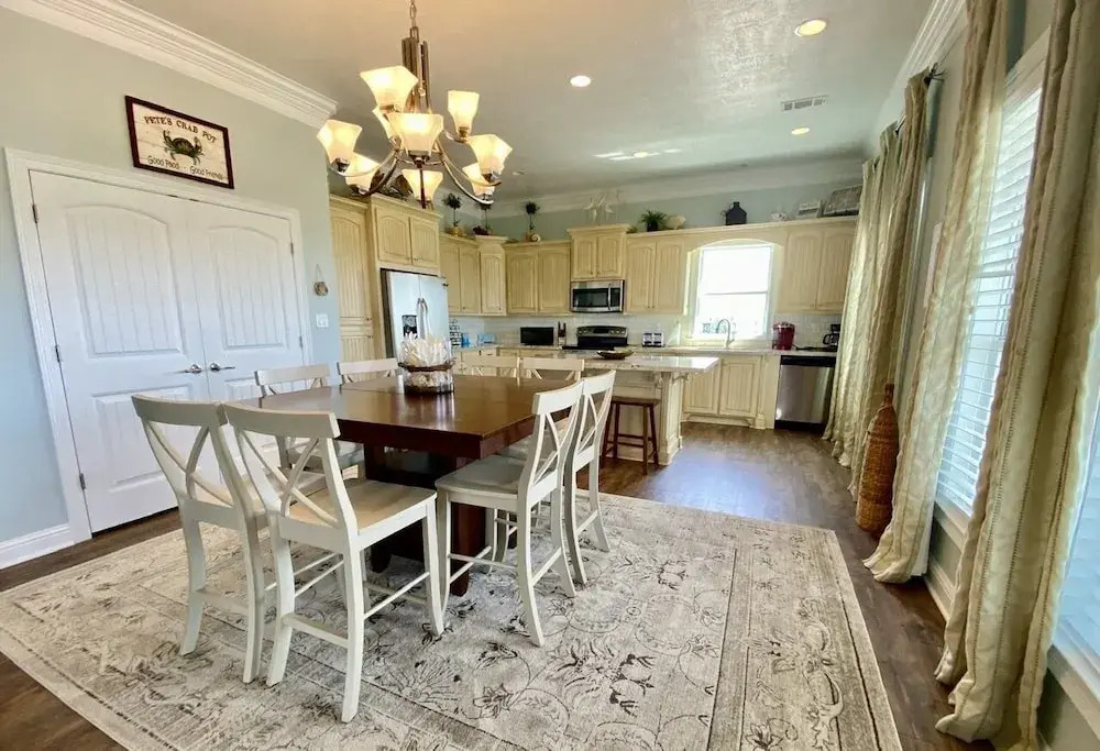 Knot Flying 3 Bedroom Home