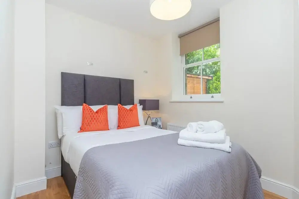 Two Bedroom Apartment in Hammersmith 201a, London