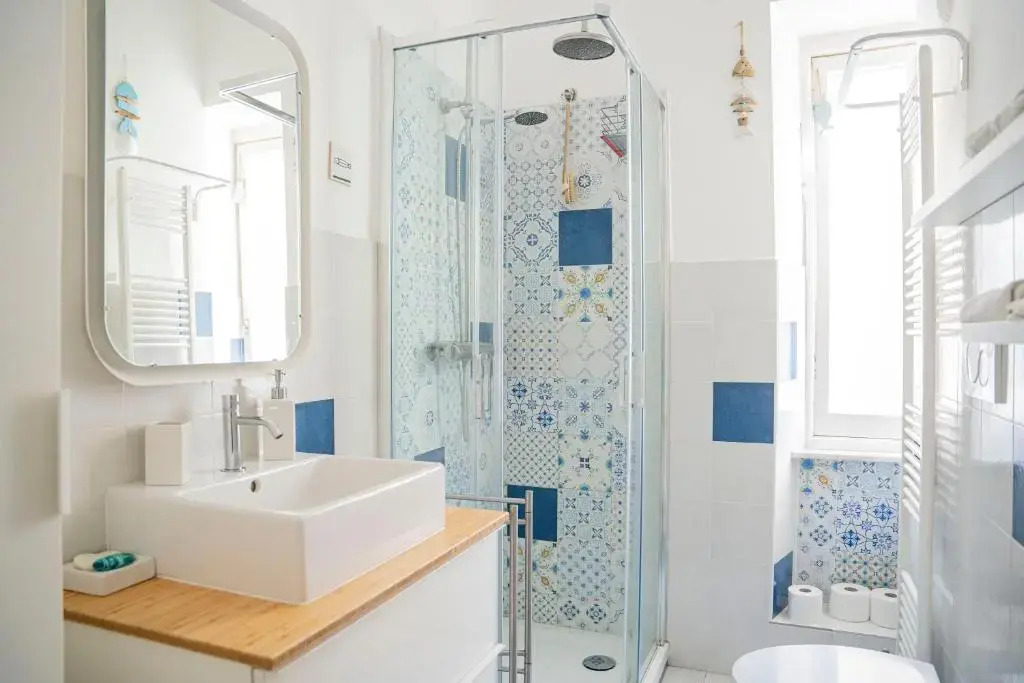 084 - Casa dei Limoni, cortile privato,5 minuti di auto dal mare