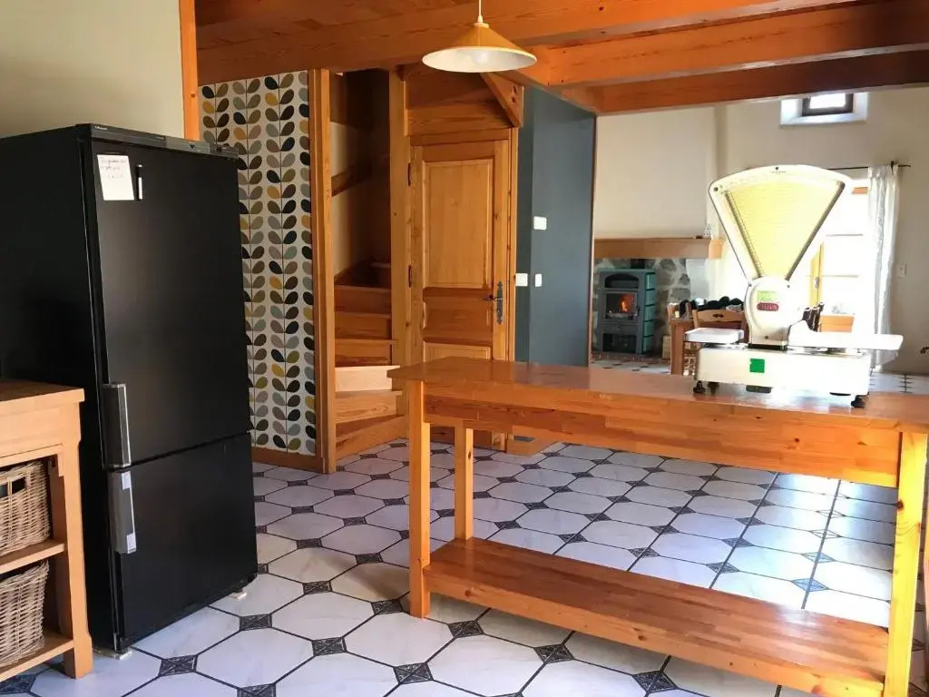 Charmante Maison en Granit Près de Tence - FR-1-582-134