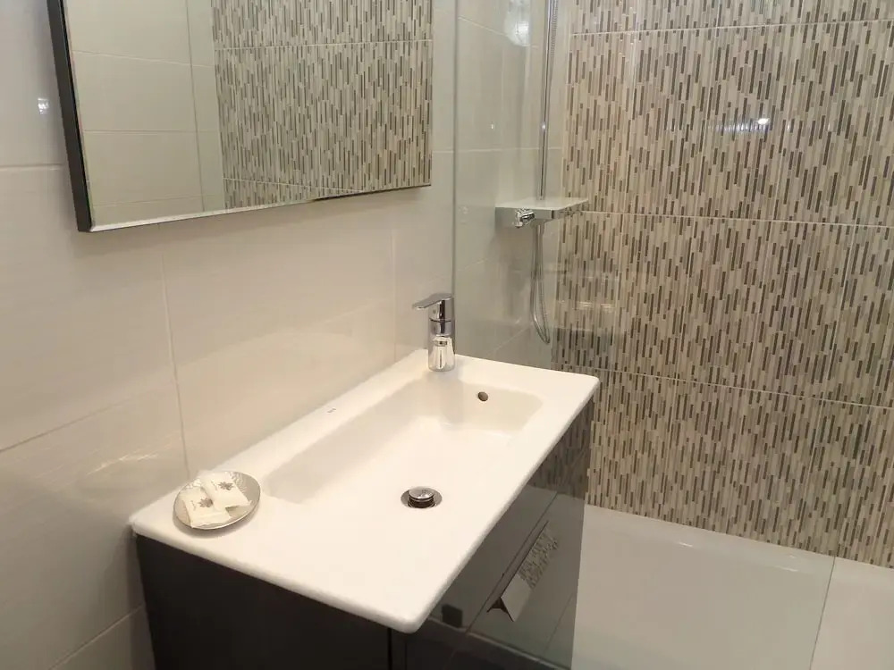Heart of Old Town Apartment - Steps from the Beach