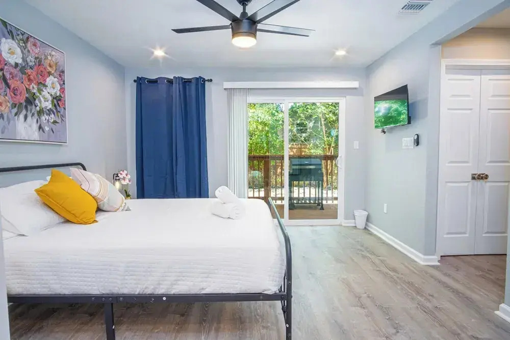 Comfortable 5br/2.5ba Family Home Near Riverwalk