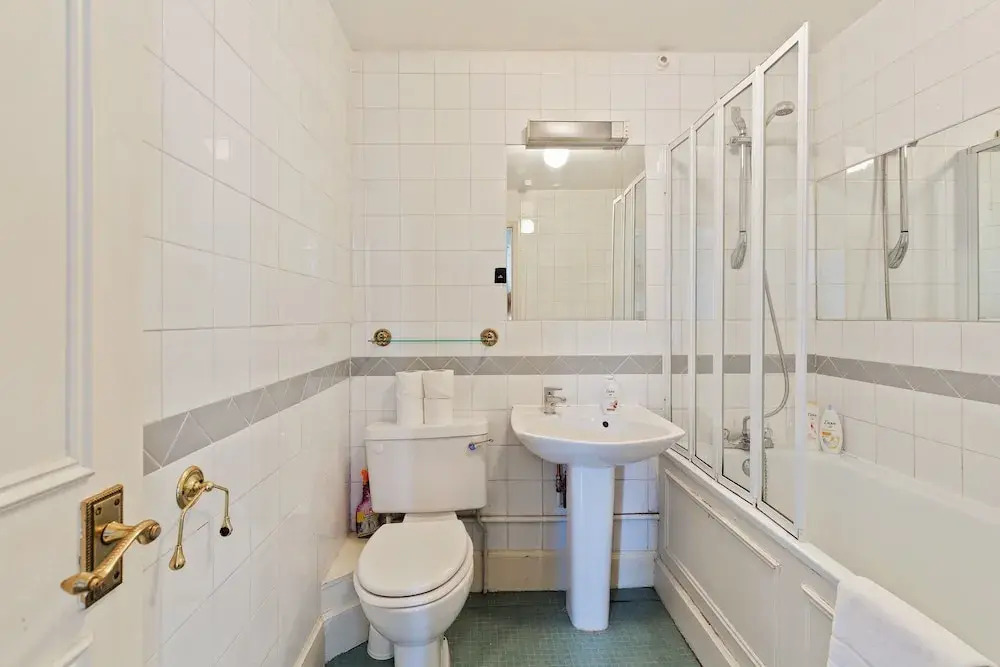 2 Bedroom Apartment in Kensington