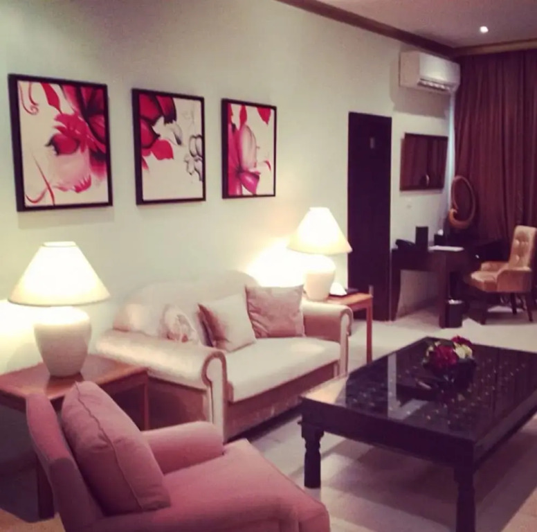 Mikhaels Hotel
