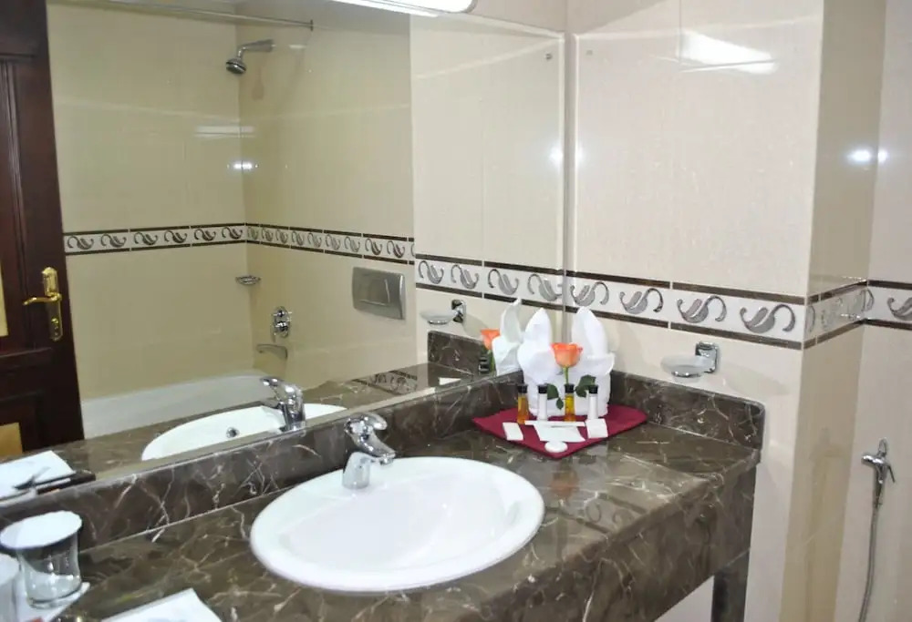 Capital O 155 Dmas Hotel