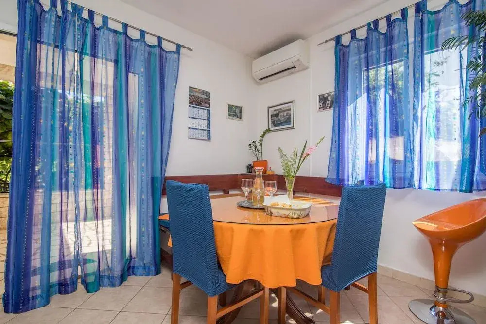 Apartments Jakov