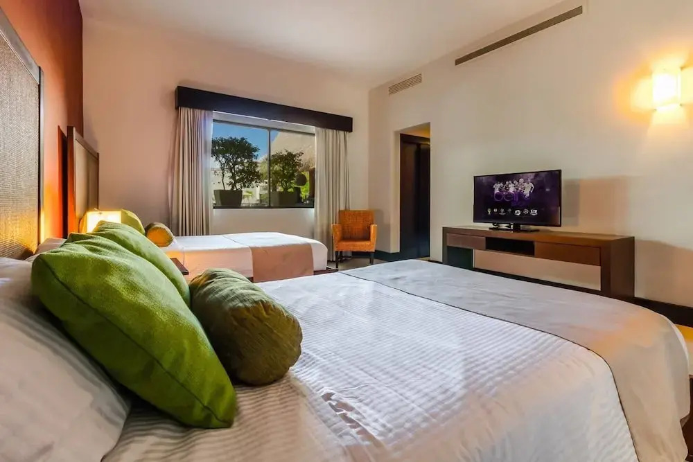 Beachfront! Luxury! 2 BR, W/ Plunge Pool. Paradise