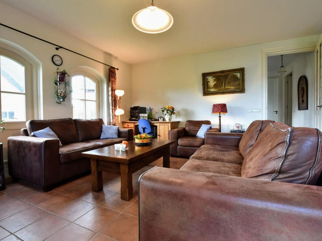Spacious holiday farm in Bronckhorst with private garden