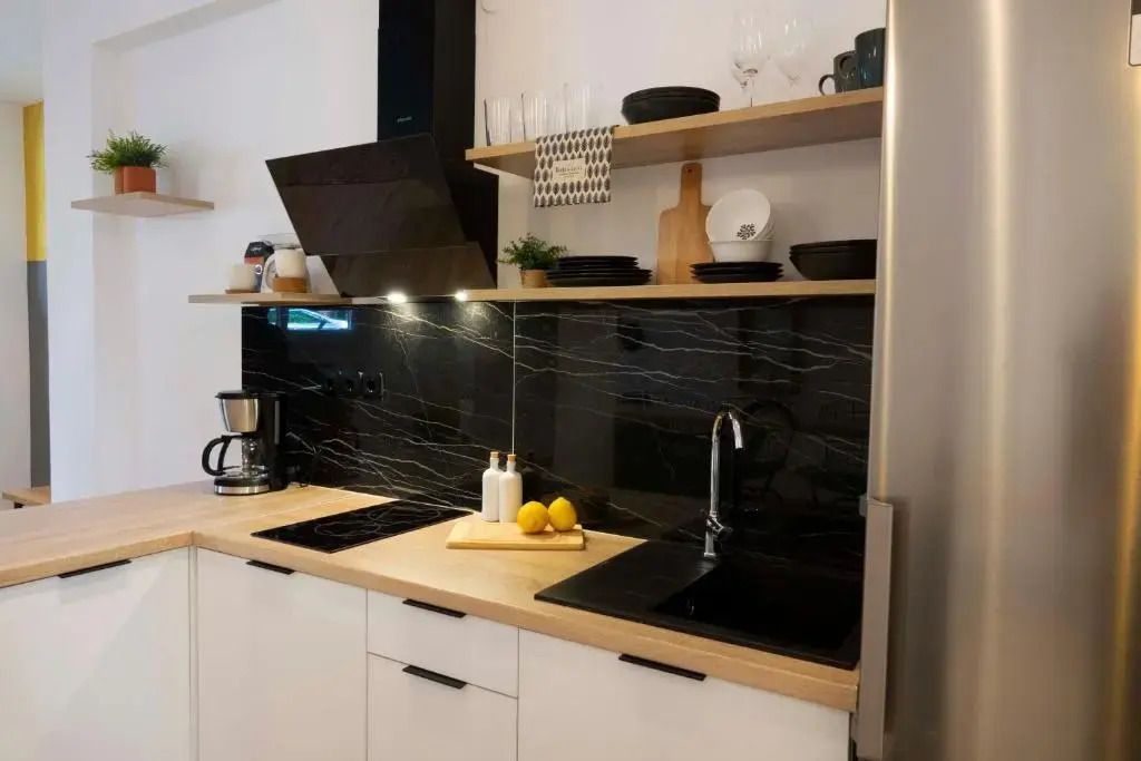 Modern 2bed 2bath Loft in Acropolis area