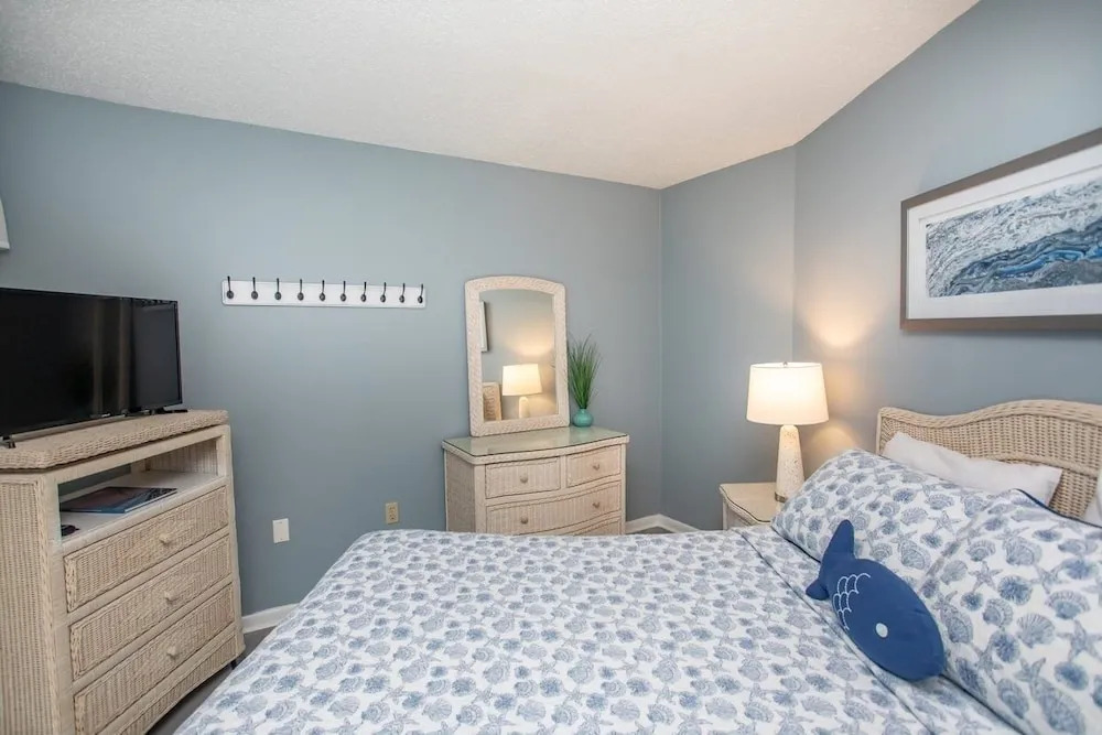 Royal Garden Resort 301 3 Bedroom Condo by RedAwning